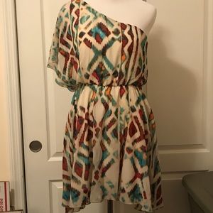 One shoulder chiffon dress